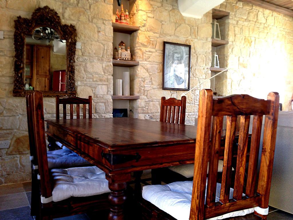 Lofou Traditional Stone House חדר תמונה